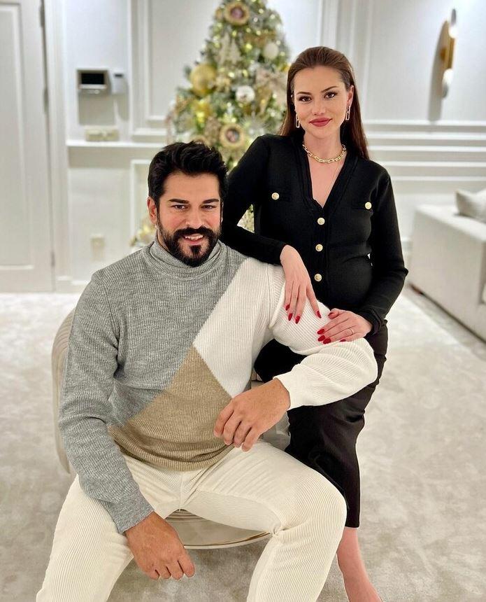 2. oğullarını kucağına alan Fahriye Evcen ve Burak Özçivit'den aşk pozu!