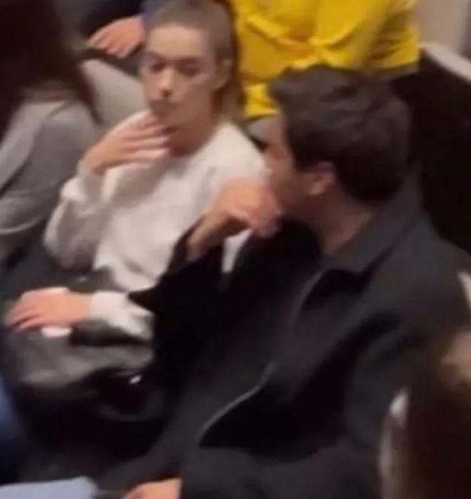 Afra Saraçoğlu ve Mert Ramazan Demir birlikte tiyatroya gitti! Yalı Çapkını'nın yıldızları...