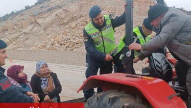 Bilecik Jandarması'ndan traktör şoförlerine 'reflektör' uyarısı