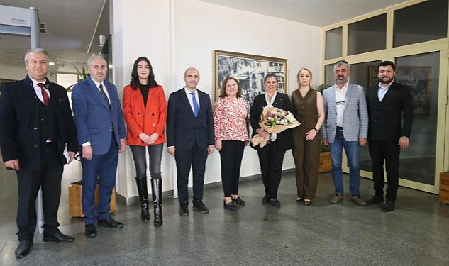 Ege Bölgesi Sivas ve Erzincan Dernekleri Federasyonu'ndan Lider Çerçioğlu'na Nezaket Ziyareti - Haberois Ege Bölgesi Sivas ve Erzincan Dernekleri Federasyonu'ndan Lider Çerçioğlu'na Nezaket Ziyareti