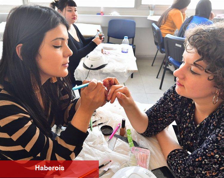 'Geleceğini Kuran Genç Kadınlar' sertifikalandı