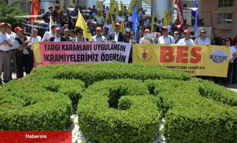 SGK İşçileri Mesaiye Artırım Değil, Ellerinden Alınan Hakları İstiyor! - Haberois SGK İşçileri Mesaiye Artırım Değil, Ellerinden Alınan Hakları İstiyor!