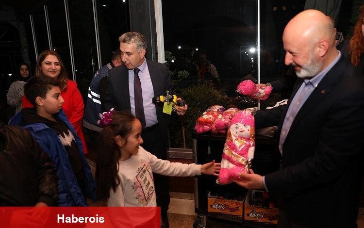 Ahmet Çolakbayrakdar yetimlerle - Haberois Ahmet Çolakbayrakdar yetimlerle