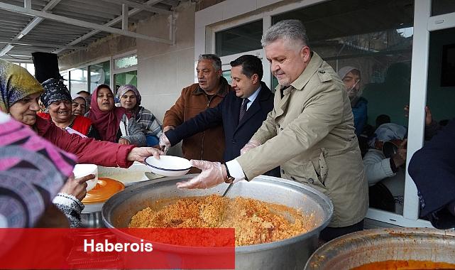 Başkan Gerenli vatandaşa yemek dağıttı - Haberois Başkan Gerenli vatandaşa yemek dağıttı