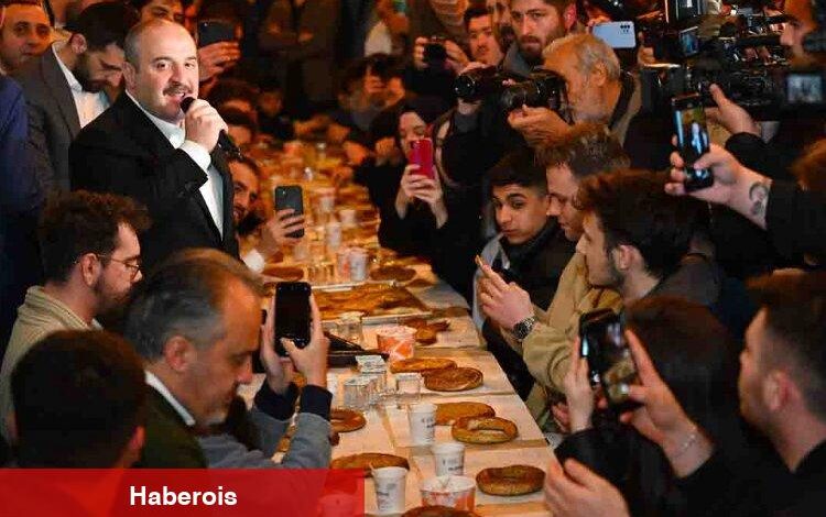 Bursalı gençler Bakan Varank'ı sahile davet etti - Haberois Bursalı gençler Bakan Varank'ı sahile davet etti