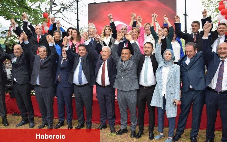 CHP Bursa'da bayramlaşma coşkusu - Haberois CHP Bursa'da bayramlaşma coşkusu