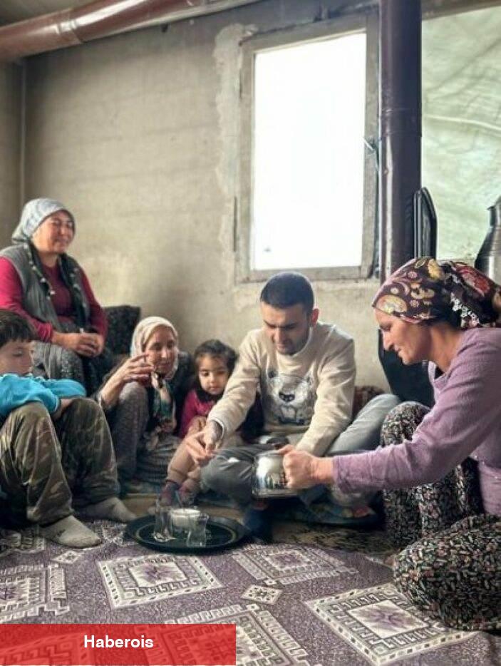 CZN Burak'tan sarsıntı bölgesine alkışlanacak hareket!