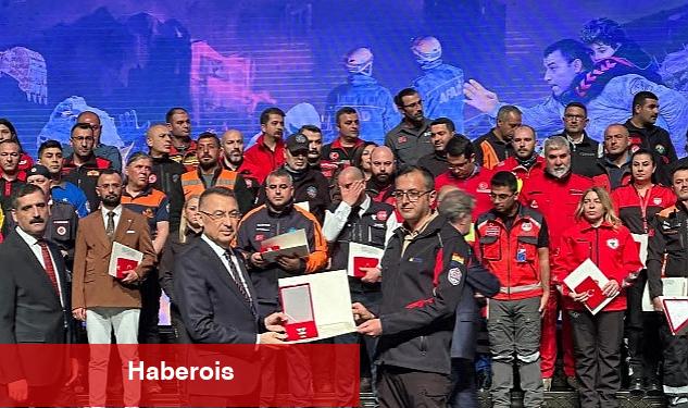 Deprem Felaketinin İsimsiz Kahramanlarına 'Üstün Fedakârlık Madalyası' - Haberois Deprem Felaketinin İsimsiz Kahramanlarına 'Üstün Fedakârlık Madalyası'