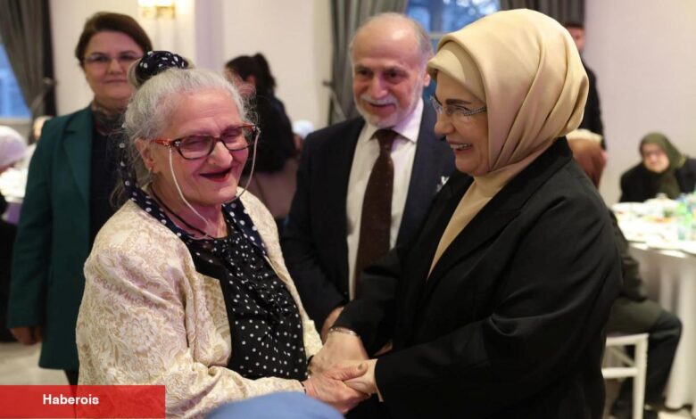Emine Erdoğan Darülaceze sakinleriyle iftar yaptı - Haberois Emine Erdoğan Darülaceze sakinleriyle iftar yaptı
