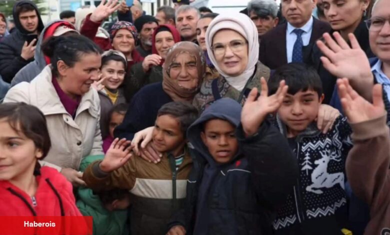 Emine Erdoğan: Malatya'da sarsıntıdan etkilenen kardeşlerimizle bir ortaya geldik - Haberois Emine Erdoğan: Malatya'da sarsıntıdan etkilenen kardeşlerimizle bir ortaya geldik