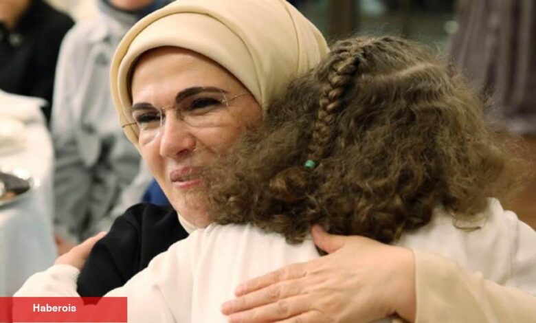 Emine Erdoğan 'Sevgi Evleri' çocuklarıyla iftar sofrasında buluştu - Haberois Emine Erdoğan 'Sevgi Evleri' çocuklarıyla iftar sofrasında buluştu