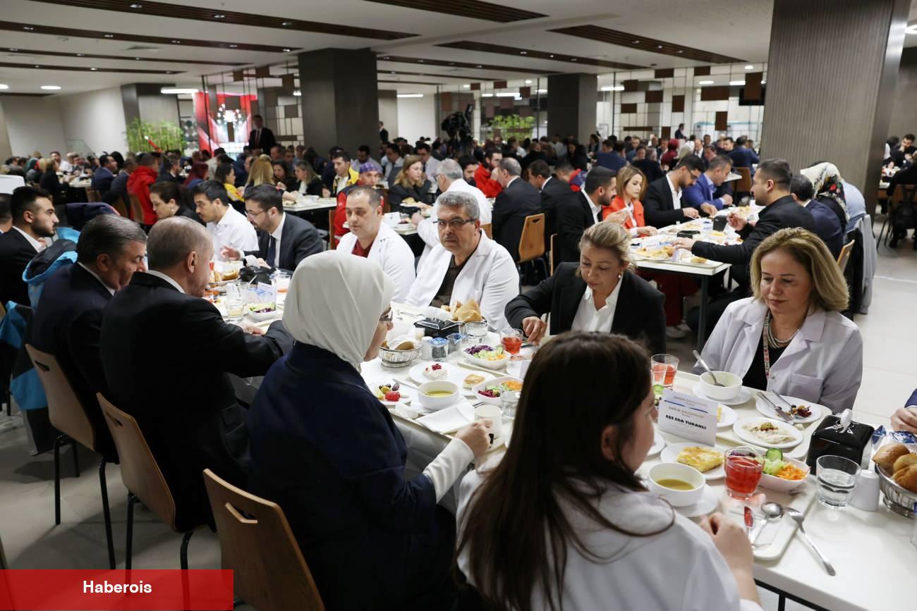 Emine Erdoğan'dan sıhhat çalışanlarıyla iftar paylaşımı geldi