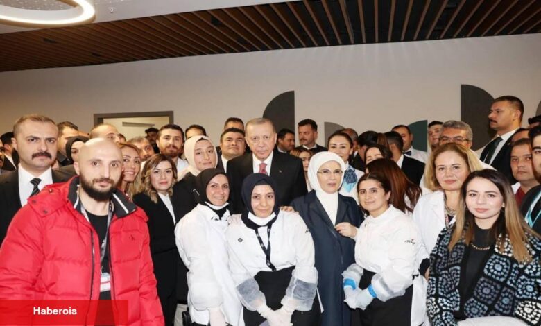 Emine Erdoğan'dan sıhhat çalışanlarıyla iftar paylaşımı geldi - Haberois Emine Erdoğan'dan sıhhat çalışanlarıyla iftar paylaşımı geldi