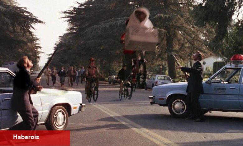 'ET' Silahlarını Kestiğine Pişman Olan Spielberg Eski Eserleri Revize Etmeyin Diyor - Haberois 'ET' Silahlarını Kestiğine Pişman Olan Spielberg Eski Eserleri Revize Etmeyin Diyor