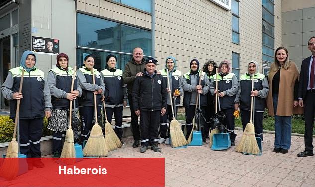 Gemlik'te sokakların paklığı bayanlara emanet - Haberois Gemlik'te sokakların paklığı bayanlara emanet