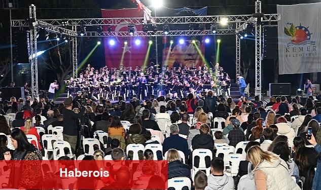 Gençlik Orkestrası gönülleri fethetti