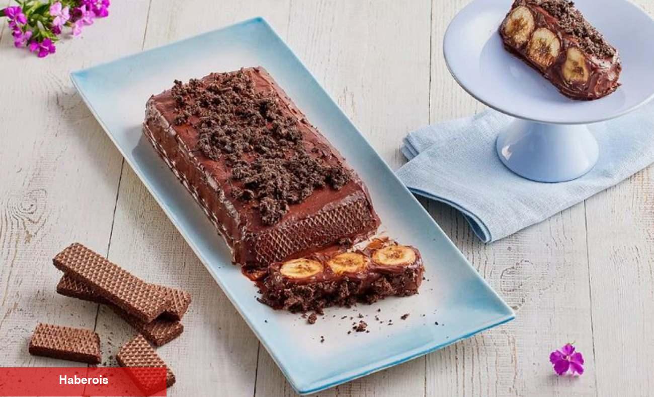 Gofretli pudingli pasta nasıl yapılır? Az gereçli kolay pasta tarifi!