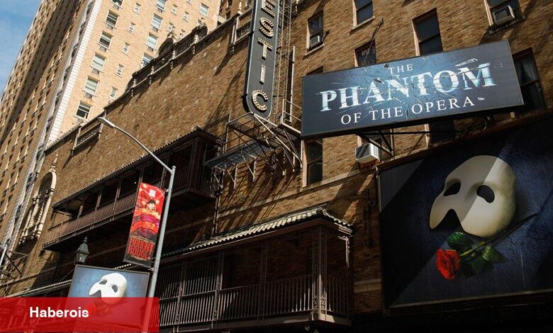 Hayranlar, 'Phantom' Rekor Bir Broadway Koşusunu Bitirirken Toplanıyor - Haberois Hayranlar, 'Phantom' Rekor Bir Broadway Koşusunu Bitirirken Toplanıyor