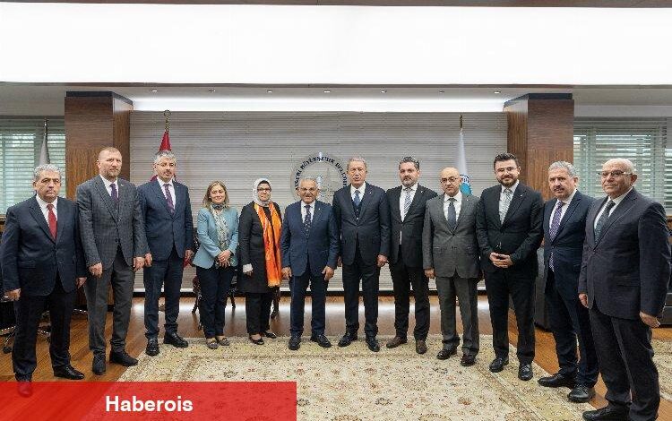 Hulusi Akar'a coşkulu karşılama - Haberois Hulusi Akar'a coşkulu karşılama