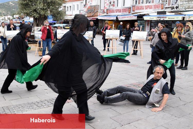 İzmir Foça'da sergili tepki!