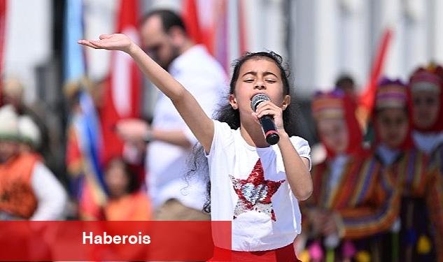 Kartepe Kent Meydanı'nda 23 Nisan Coşkusu - Haberois Kartepe Kent Meydanı'nda 23 Nisan Coşkusu