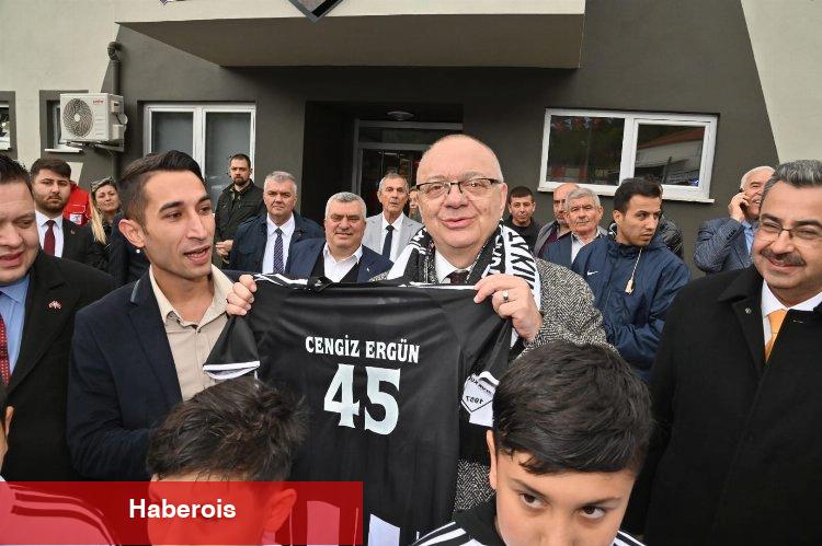 Manisa Kırkağaç kapalı halı sahaya kavuştu