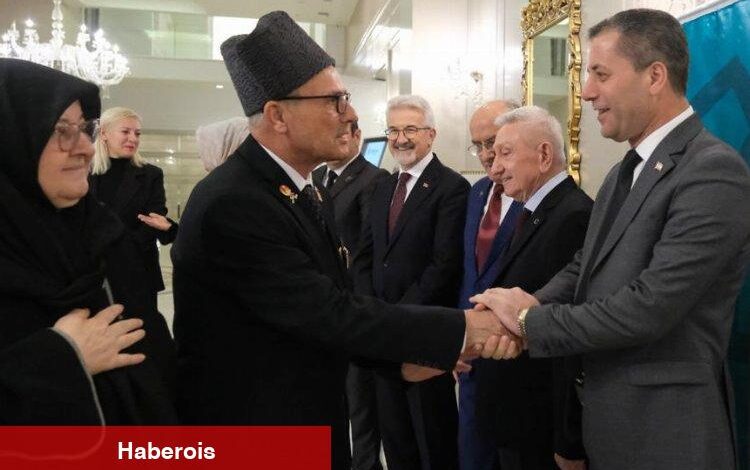 Mesut Şehitoğlu, şehit ailelerine kelam verdi - Haberois Mesut Şehitoğlu, şehit ailelerine kelam verdi