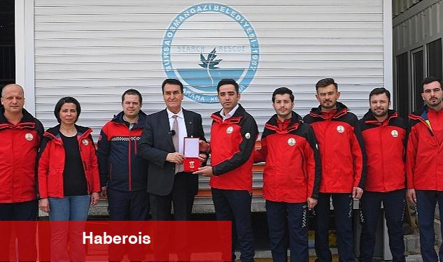 Osmangazi'nin deprem kahramanlarına büyük onur - Haberois Osmangazi'nin deprem kahramanlarına büyük onur