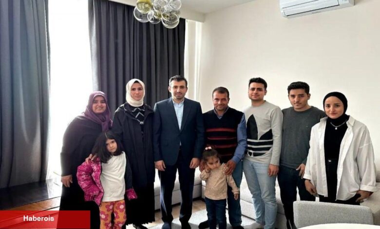 Selçuk Bayraktar ile eşi Sümeyye Erdoğan depremzede ziyaretinde bulundu - Haberois Selçuk Bayraktar ile eşi Sümeyye Erdoğan depremzede ziyaretinde bulundu
