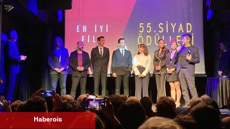 SİYAD 55'indi Türk Sineması Mükafatları sahiplerini buldu! Kurak Günler grubu geceye damga vurdu