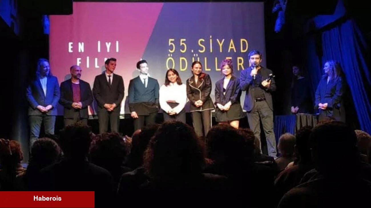 SİYAD 55'indi Türk Sineması Mükafatları sahiplerini buldu! Kurak Günler grubu geceye damga vurdu