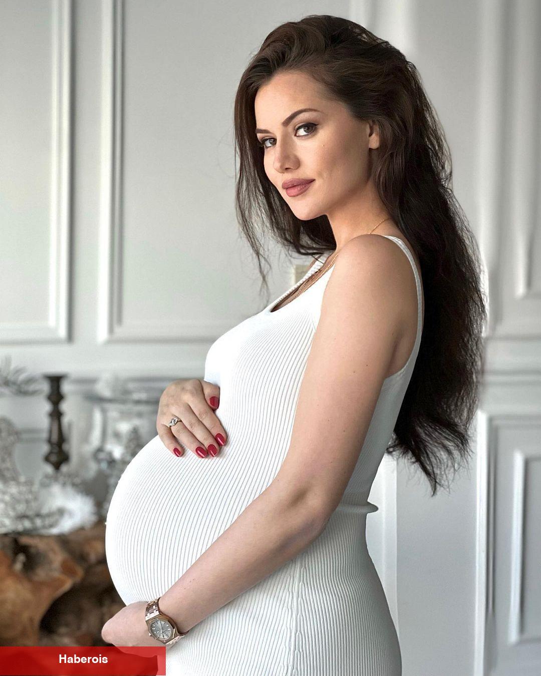 Taze anne Fahriye Evcen'den toplumsal medyayı yıkan Kerem bebek paylaşımı! İşte Kerem bebek...