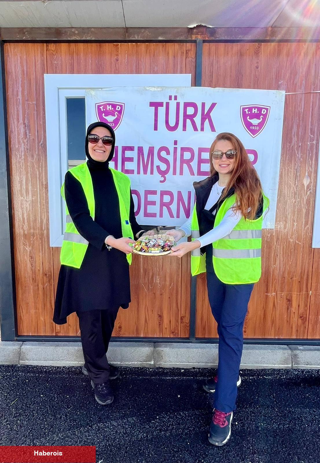 THD’li Gönüllü Hemşireler Depremzedeleri Bayramda Yalnız Bırakmadı