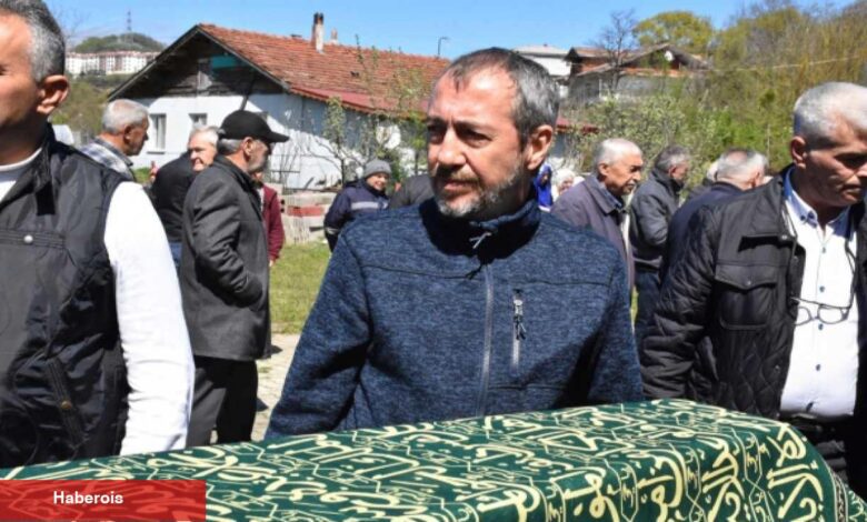 Ünlü oyuncu Şehsuvar Aktaş'ın babası ve üvey annesi son seyahatine uğurlandı! - Haberois Ünlü oyuncu Şehsuvar Aktaş'ın babası ve üvey annesi son seyahatine uğurlandı!