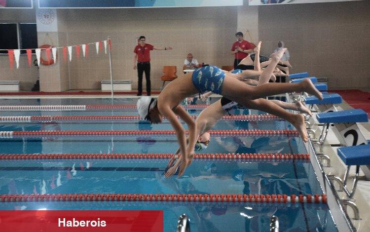 Yüzmede 'vize performans' müsabakaları tamamlandı - Haberois Yüzmede 'vize performans' müsabakaları tamamlandı