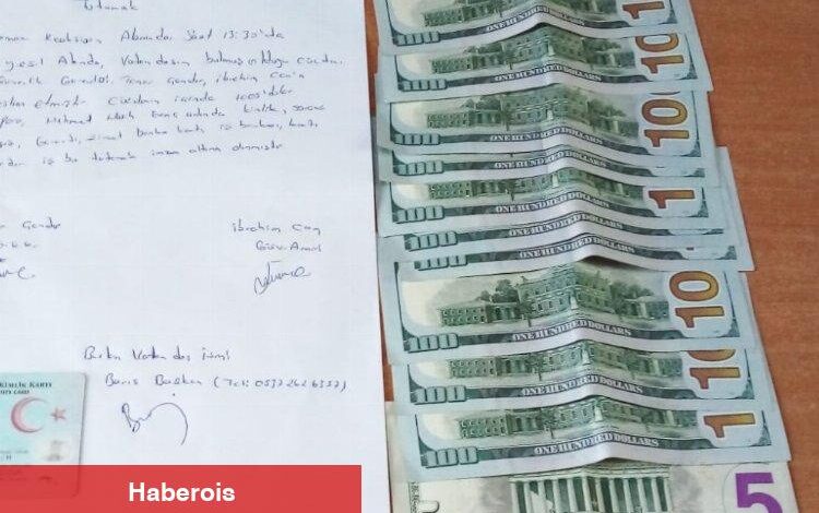 1000 dolarlık cüzdan sahibine teslim edildi - Haberois 1000 dolarlık cüzdan sahibine teslim edildi