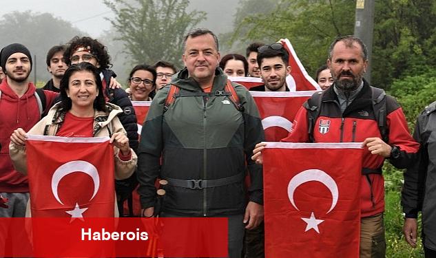 19 Mayıs'ı Uludağ'da yürüyüş yaparak kutladılar - Haberois 19 Mayıs'ı Uludağ'da yürüyüş yaparak kutladılar