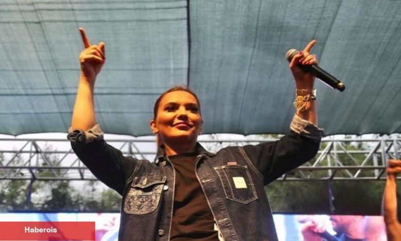 AK Parti'nin İzmir mitinginde Demet Akalın'dan sürpriz konser! - Haberois AK Parti'nin İzmir mitinginde Demet Akalın'dan sürpriz konser!