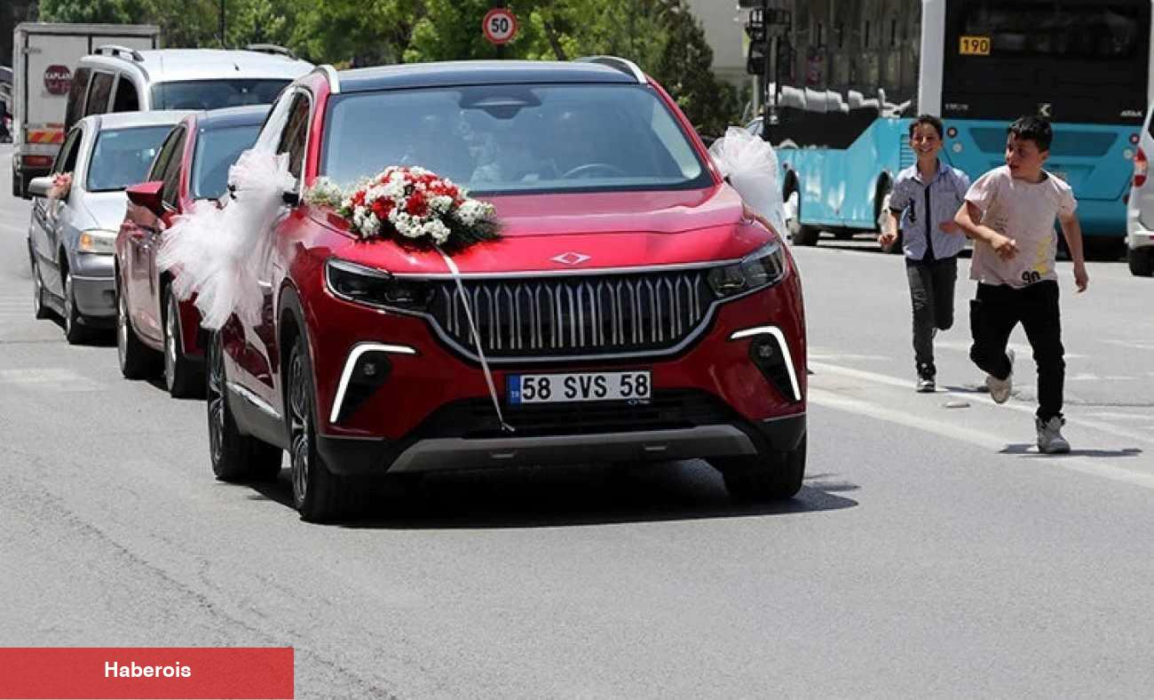 "Anadolu kırmızısı" TOGG gelin arabası oldu!