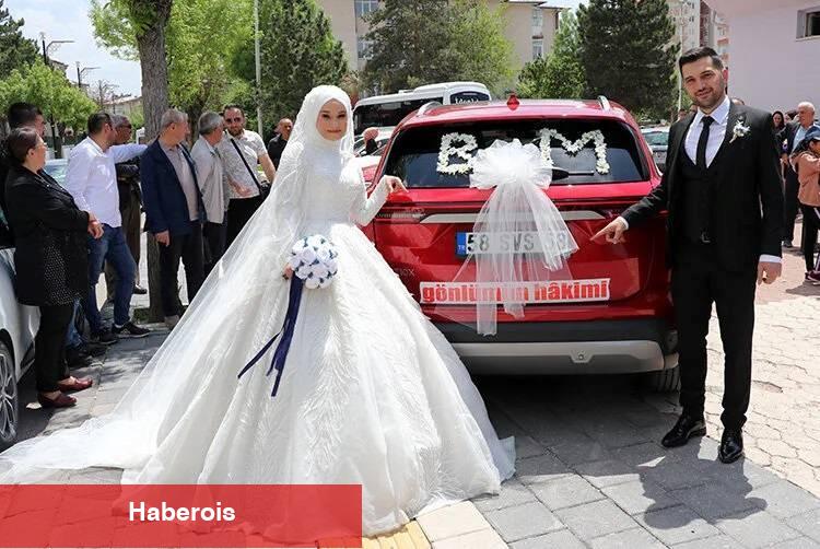 "Anadolu kırmızısı" TOGG gelin arabası oldu!