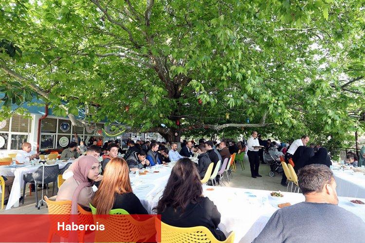 Bakan Varank Bursa'da depremzedelerle buluştu