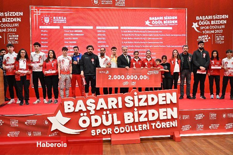 Bursa'da sporun yıldızlarına ödül yağdı