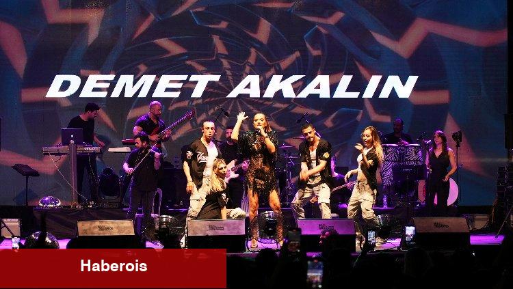 Demet Akalın 'rekor' kırdı!