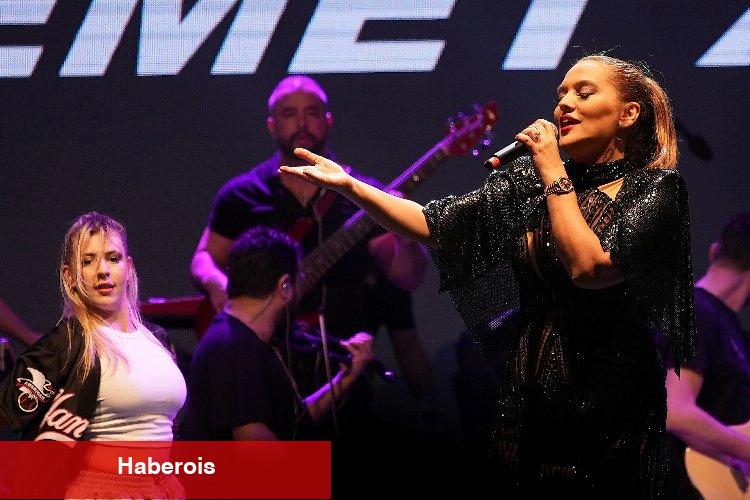 Demet Akalın 'rekor' kırdı!