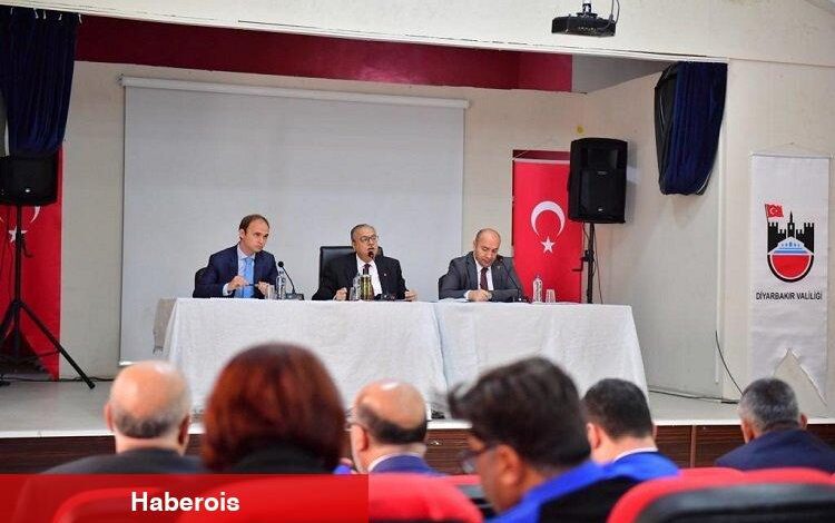Diyarbakır Valisi Hazro’da muhtarlar ile bir araya geldi - Haberois Diyarbakır Valisi Hazro’da muhtarlar ile bir araya geldi