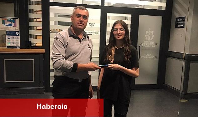 Düşürülen cüzdan ve telefon sahiplerine ulaştırıldı