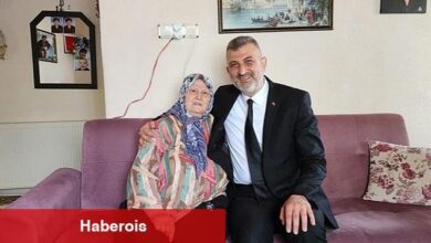 Gölcük Belediye Başkanı Ali Yıldırım Sezer, Anneler Günü vesilesiyle yayınladığı mesajında, "Karşılıksız sevginin, merhametin ve fedakârlığın timsali annelerimizin Anneler Günü kutlu olsun" dedi