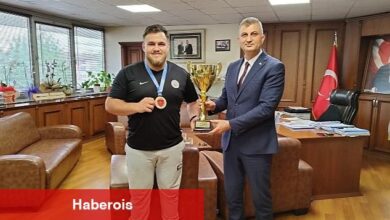 Gölcük'ün Gururu Akman'dan Başkan Sezer'e Ziyaret