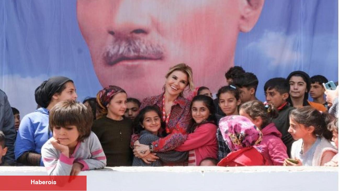 Gülben Ergen'den onurlandıran hareket! Sarsıntı bölgesinde 43. anaokulunu açtı