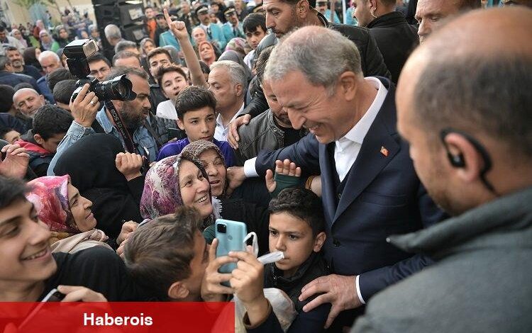 Hulusi Akar'a piknikte vatandaştan ilgi